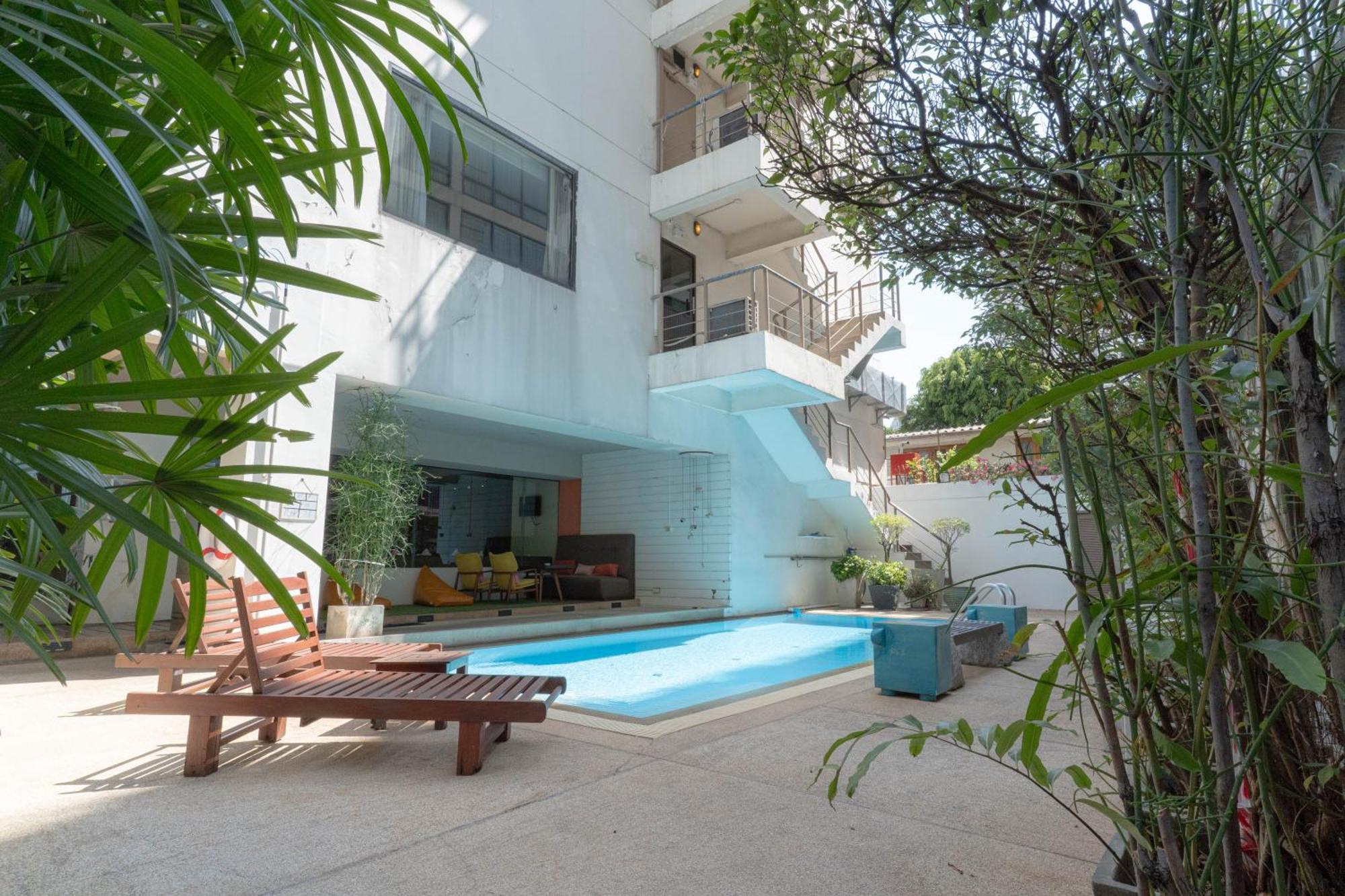 Journeyhub Sukhumvit 26, Bangkok - Formerly St James Hotel Экстерьер фото