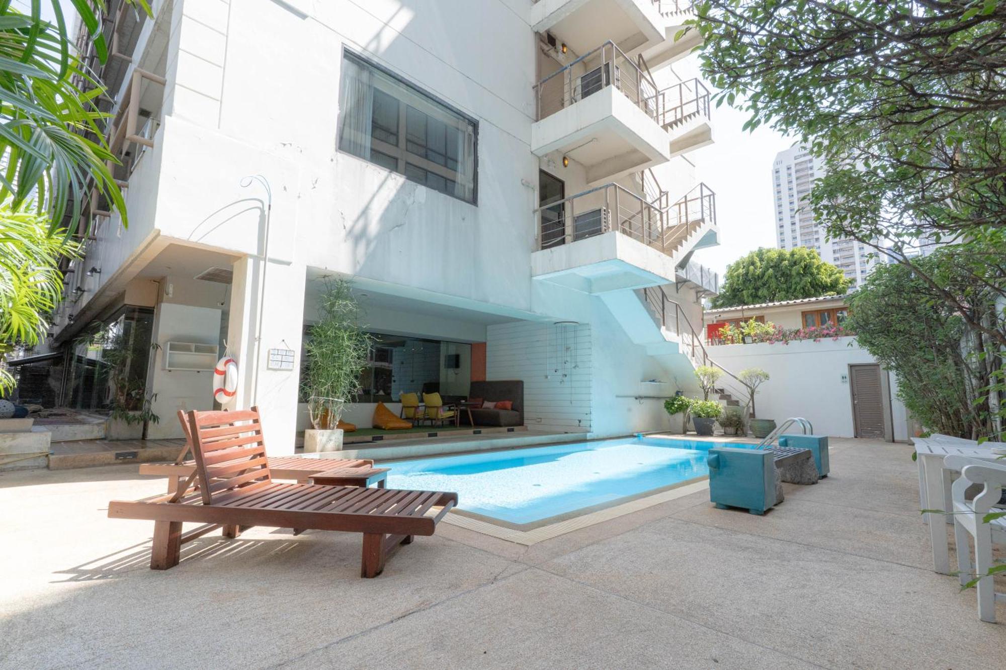Journeyhub Sukhumvit 26, Bangkok - Formerly St James Hotel Экстерьер фото