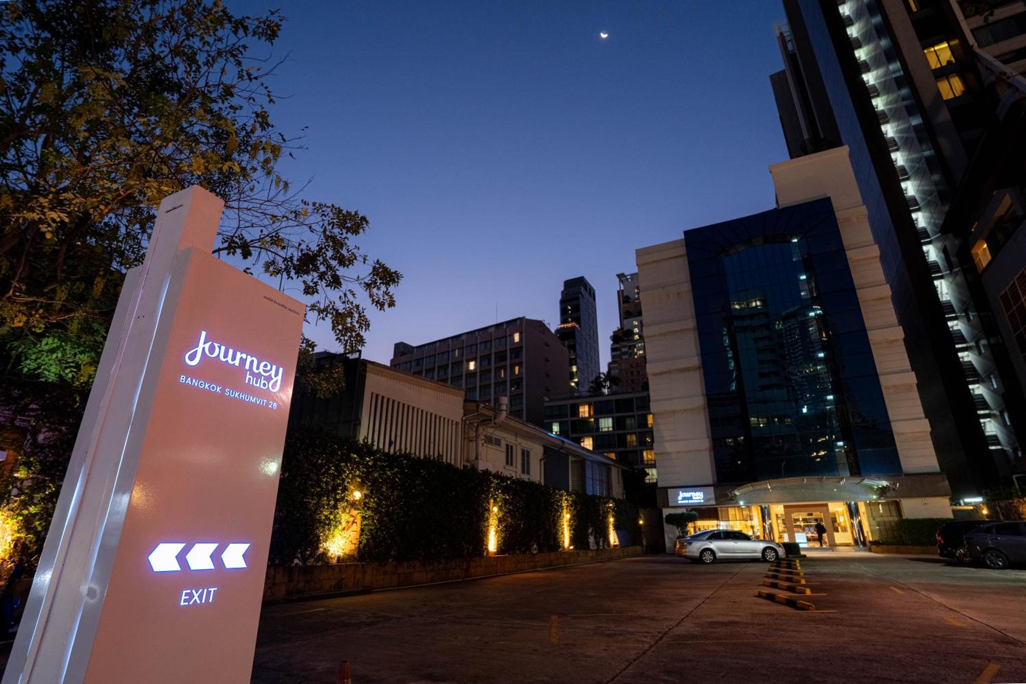 Journeyhub Sukhumvit 26, Bangkok - Formerly St James Hotel Экстерьер фото