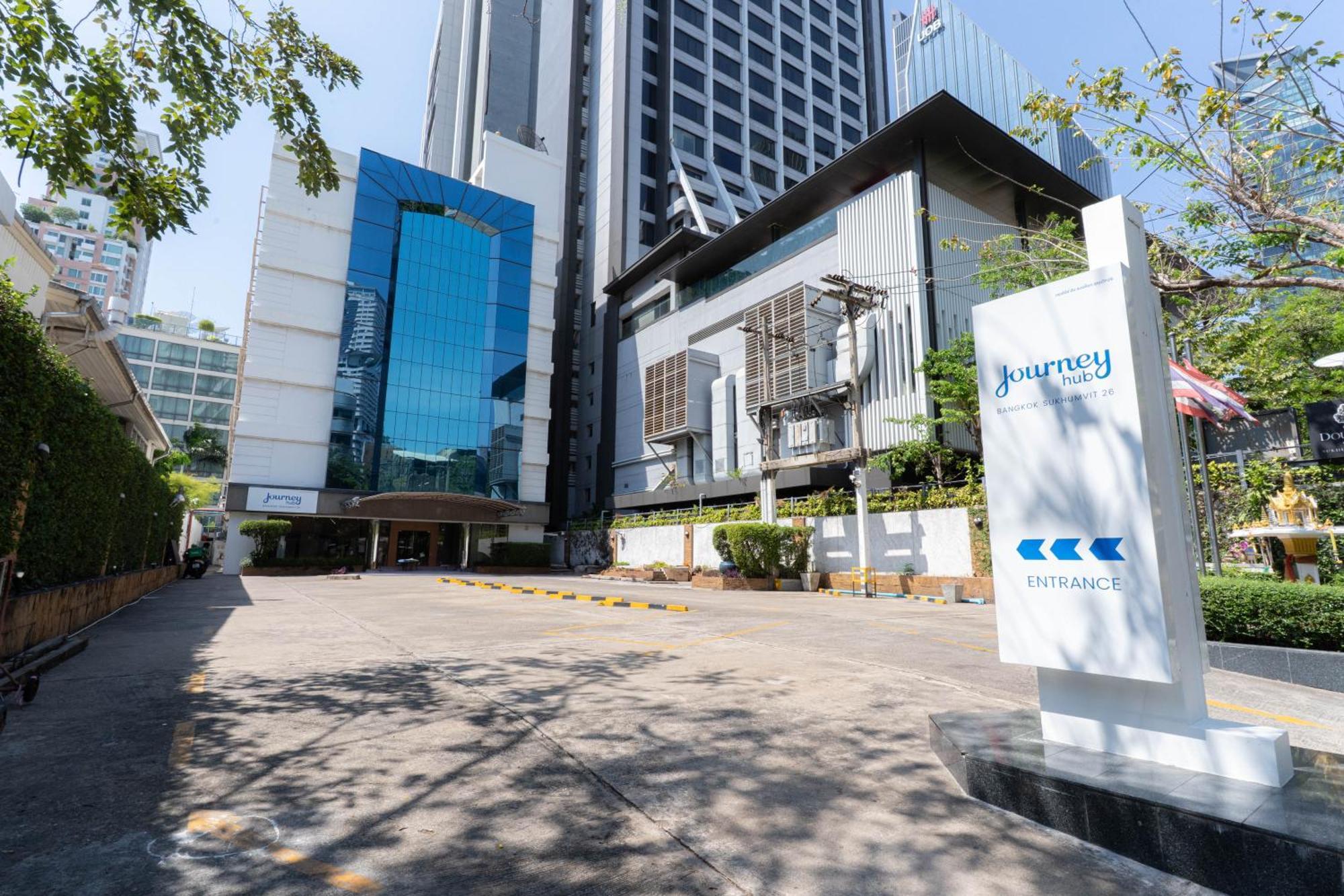 Journeyhub Sukhumvit 26, Bangkok - Formerly St James Hotel Экстерьер фото
