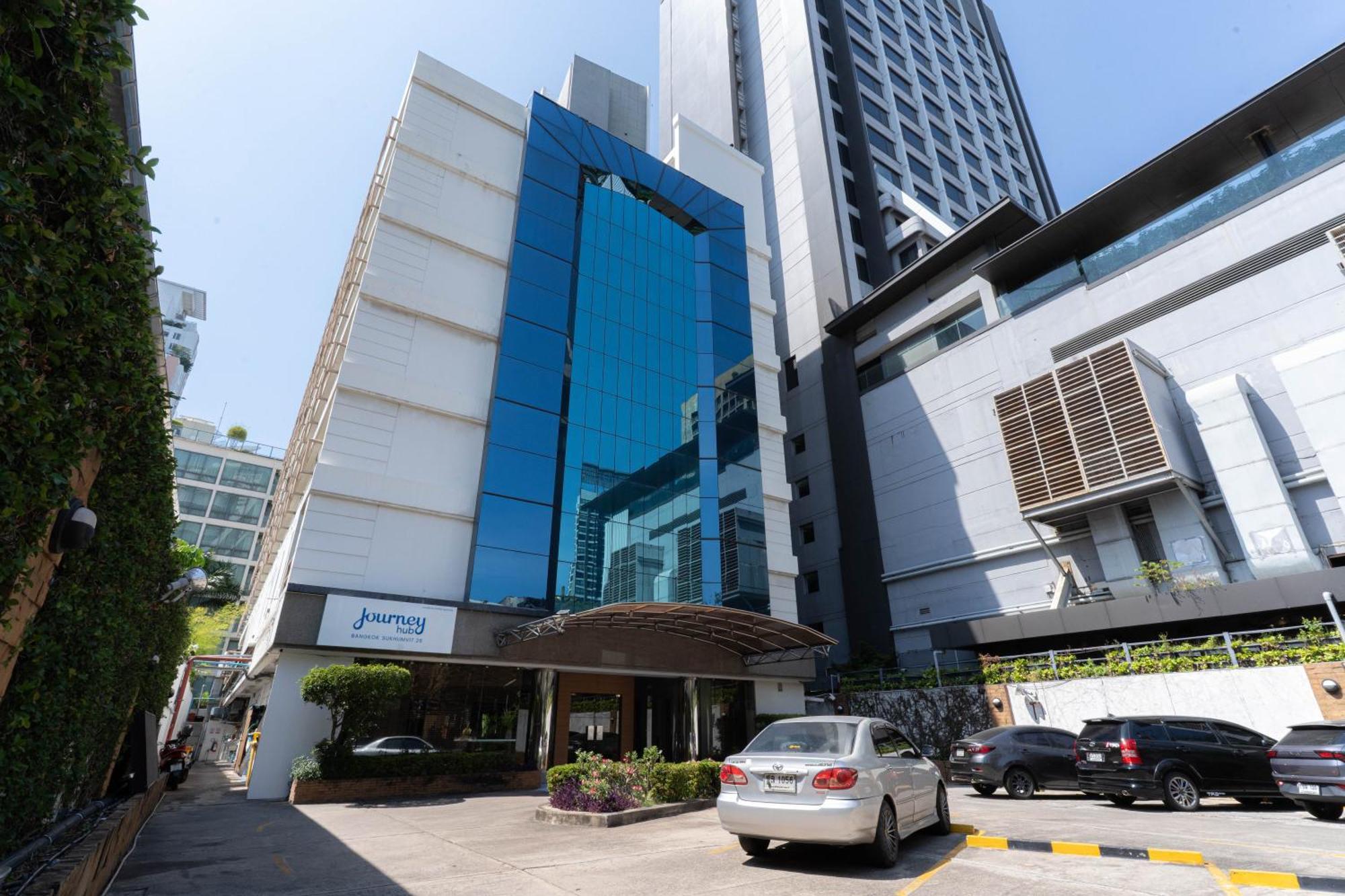 Journeyhub Sukhumvit 26, Bangkok - Formerly St James Hotel Экстерьер фото