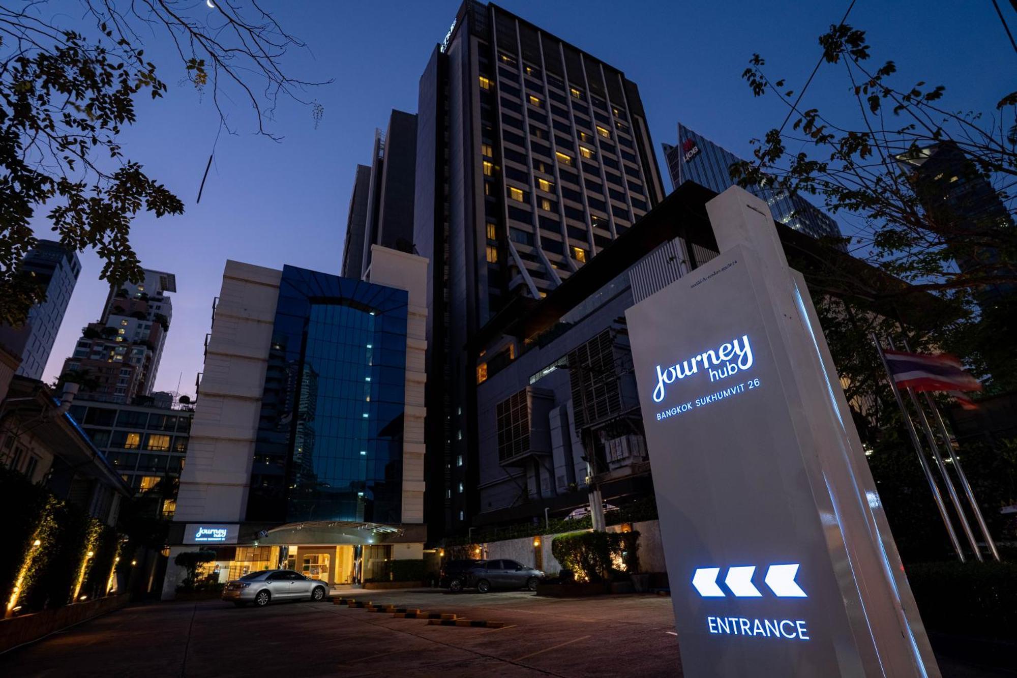 Journeyhub Sukhumvit 26, Bangkok - Formerly St James Hotel Экстерьер фото